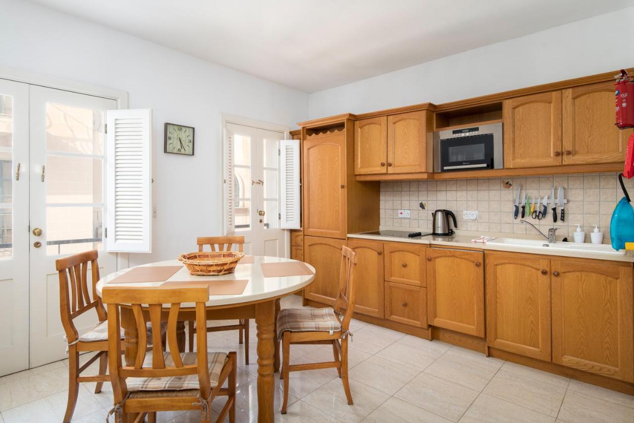 Modern 2Br Apartment Close To Sea, In The Heart Of Sliema Esterno foto